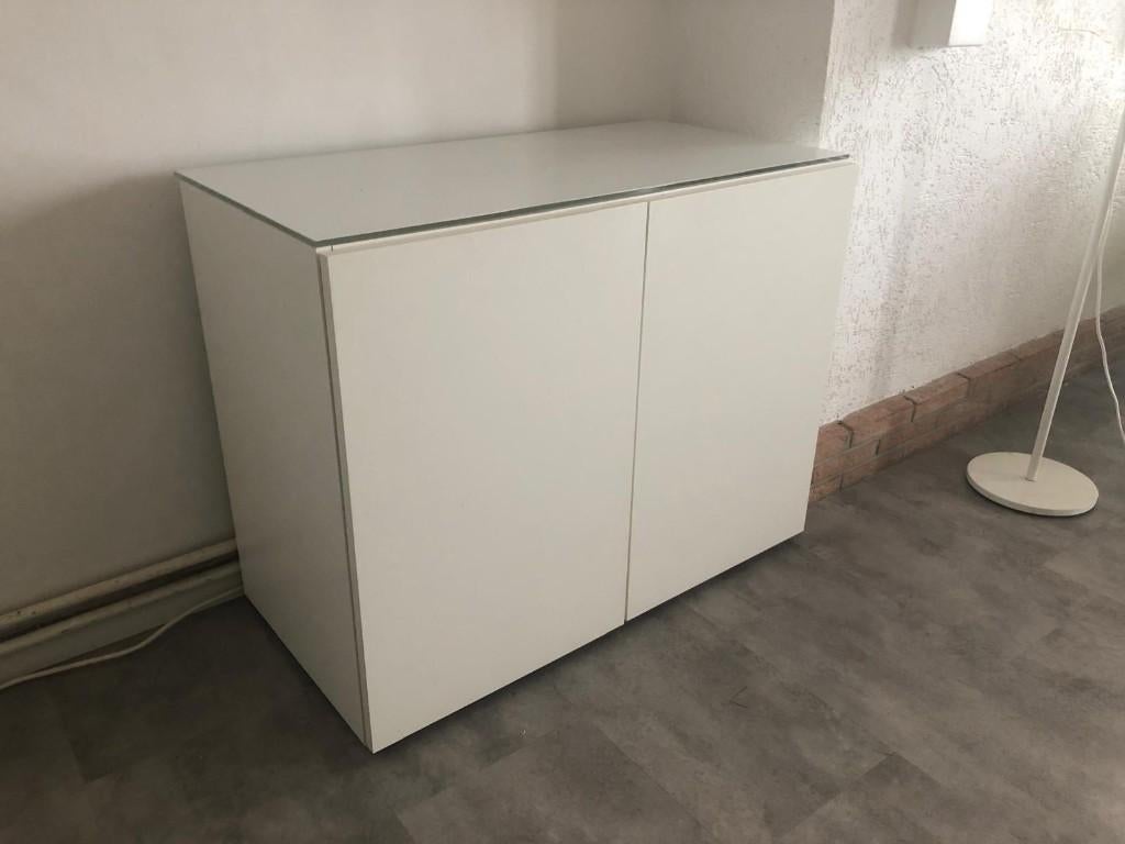 2 commodes blanches identiques, Maison & Meubles, Armoires | Dressoirs, Comme neuf, 50 à 100 cm, 25 à 50 cm, Avec tablette(s)