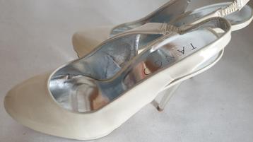 Tango off-white pumps leer  39, 40 41 beschikbaar voor biedingen