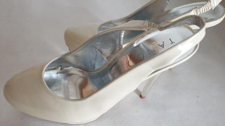 Tango off-white pumps leer  39, 40 41, Kleding | Dames, Schoenen, Nieuw, Pumps, Overige kleuren, Ophalen of Verzenden