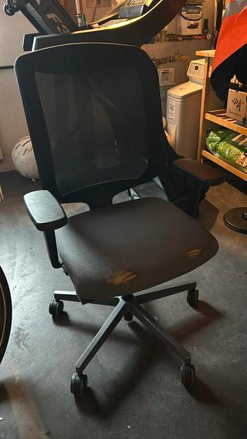 Chaise de bureau professionnelle GIROFLEX beschikbaar voor biedingen