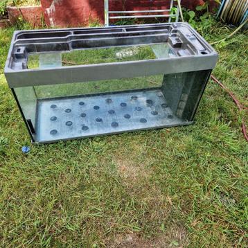 Aquarium 1 mètre de long,  50 cm haut,  40 cm profondeur beschikbaar voor biedingen