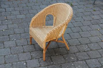 Kinderzitje van rieten rotan beschikbaar voor biedingen