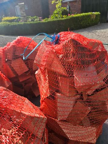 Eiken blokjes  beschikbaar voor biedingen