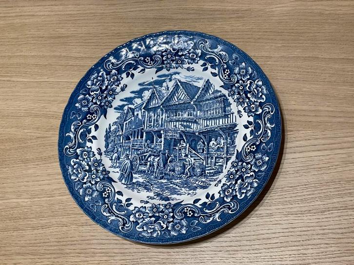 Bord van Royal Tudor Ware - Bowans Brewery, Antiek en Kunst, Antiek | Porselein, Ophalen