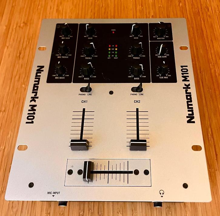 Numark M101 2 kanalen mixer mengpaneel DJ, Muziek en Instrumenten, Mengpanelen, Zo goed als nieuw, Minder dan 5 kanalen, Microfooningang