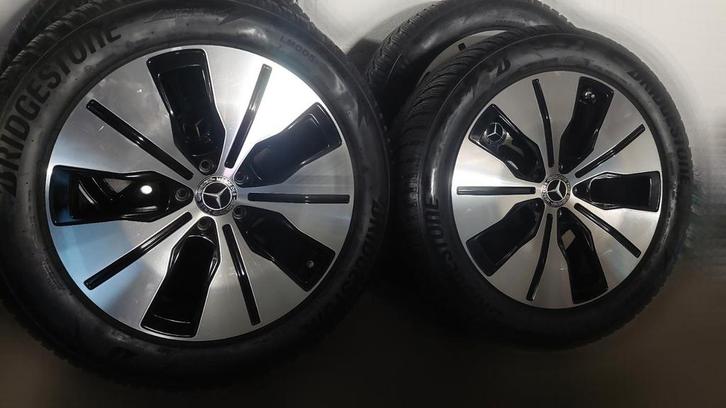 Originele Mercedes EQC W293 N293 met winterbanden 
235 55 19, Auto-onderdelen, Banden en Velgen, Band(en), Winterbanden, Ophalen