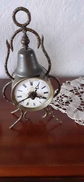 ancienne petite horloge
