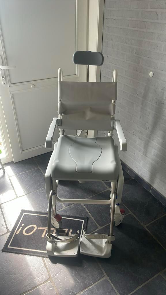 Douche-/toiletstoel: Aquatec Ocean Dual VIP ERGO, Diversen, Rolstoelen, Nieuw, Ophalen
