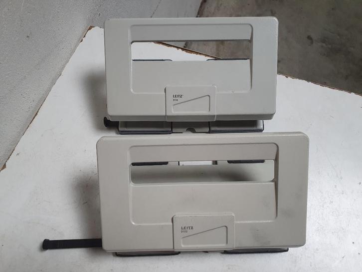 Leitz perforator type 5132 4-gaats (MDK-100514) 2 Stuks, Zakelijke goederen, Kantoor en Winkelinrichting | Kantoorartikelen, Overige typen
