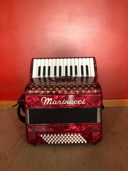 Accordeon 60-bas Marinucci, Musique & Instruments, Accordéons, Comme neuf, Accordéon à touches, 60 basses, Marinucci, Enlèvement