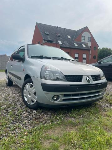 Clio Automaat in perfact staat en te weinig Km! beschikbaar voor biedingen