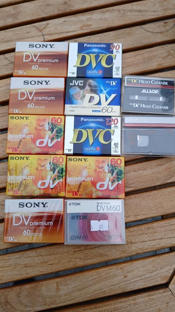 Diverse videoband 8 hi 8 dv vhs-c, Audio, Tv en Foto, Videocamera's Digitaal, Zo goed als nieuw, Band, Disc of Geheugen, DVD, JVC