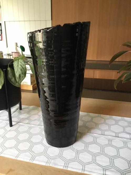 Unieke grote zwarte vaas, Huis en Inrichting, Woonaccessoires | Vazen, Zo goed als nieuw, Zwart, Minder dan 50 cm, Aardewerk of Porselein