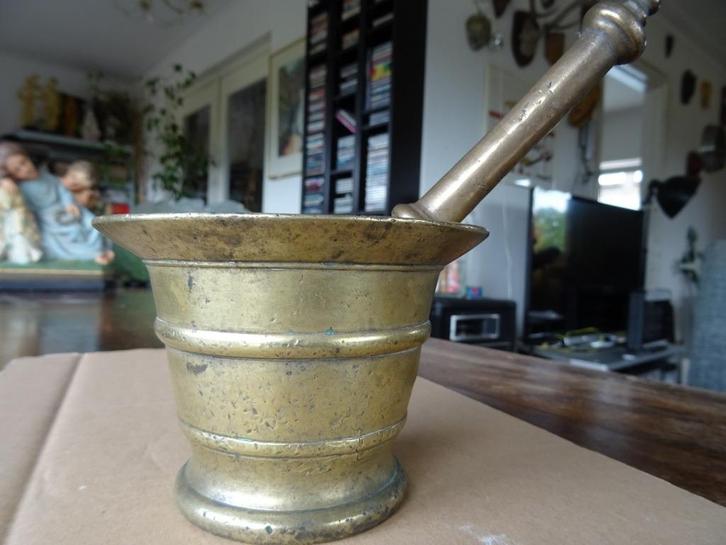 18e Eeuw antieke vijzel antieke Spaanse vijzel en stamper, Antiek en Kunst, Antiek | Brons en Koper, Brons, Ophalen of Verzenden