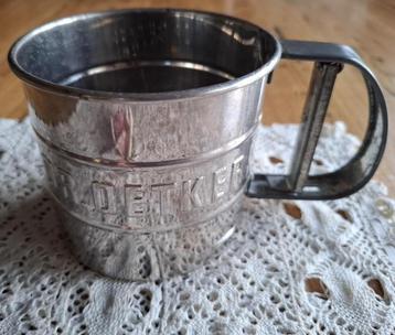 Vintage Dr.Oetker meelzeef beschikbaar voor biedingen