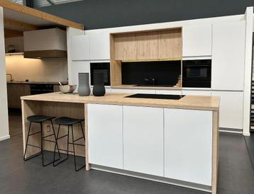 Groot assortiment showroomkeukens & badkamers/artikelen, Maison & Meubles, Enlèvement ou Envoi, Neuf