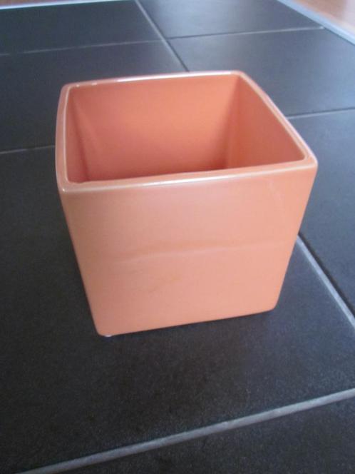 D&M depot zalm-oranje vierkantige bloempot, Tuin en Terras, Bloempotten, Gebruikt, Steen, Binnen, Minder dan 40 cm, Minder dan 25 cm