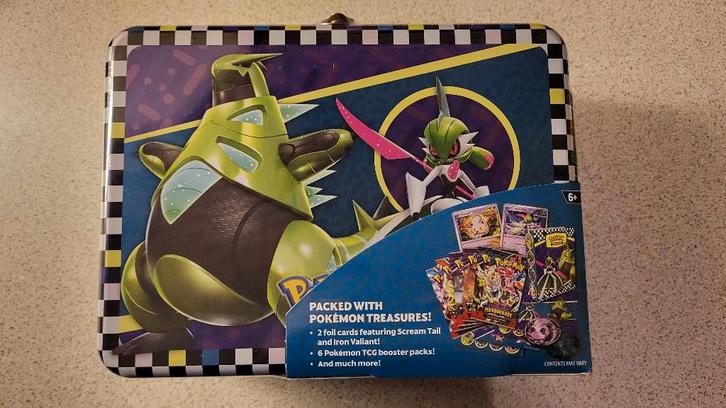 Pokémon Summer Collector Chest, Verzamelen, Speelkaarten, Jokers en Kwartetten, Nieuw, Ophalen of Verzenden