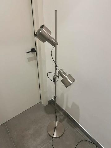 Mooie staan lamp beschikbaar voor biedingen