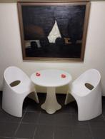 Composez une douce ambiance lounge avec cette superbe table, Plastique, Rond, Enlèvement ou Envoi