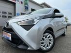 Aygo 1.0VVT-i Carplay Camera Cruise Airco Led 5 Deurs, Auto's, Te koop, Zilver of Grijs, Stadsauto, Benzine