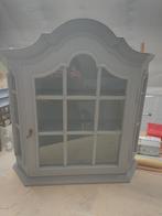 Vitrinekastje, Ophalen