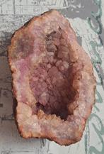 Géode d'améthyste, une cavité rocheuse., Enlèvement