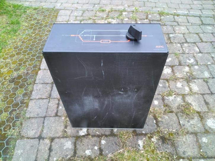 APC Bypass Panel SBP16KP, Informatique & Logiciels, Alimentations de secours (UPS), Utilisé, Enlèvement