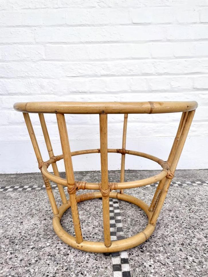 Table basse ronde en rotin et verre, Huis en Inrichting, Tafels | Bijzettafels, Gebruikt, Rond, Minder dan 45 cm, Hout, Ophalen