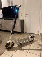 Ninebot Max G30 met applicatie en oplader, Vélos & Vélomoteurs, Trottinettes, Enlèvement, Comme neuf, Step électrique (E-scooter)
