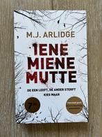 M.J. Arlidge - Iene miene mutte, Boeken, Ophalen of Verzenden, Zo goed als nieuw, M.J. Arlidge, België