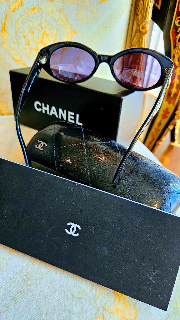 Chanel Zonnebril ( unisex ) met doos, case, boekje, Bijoux, Sacs & Beauté, Lunettes de Soleil & Lunettes | Femmes, Comme neuf