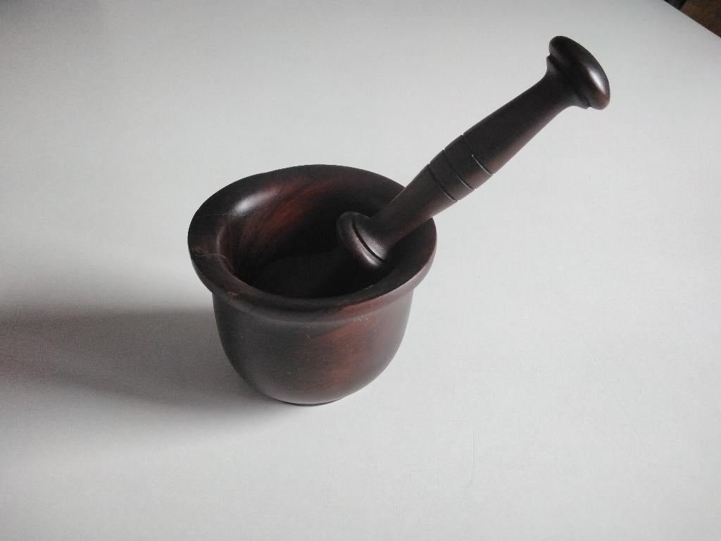 Oude kleine stamper en vijzel in exotisch massief hout, Ophalen of Verzenden