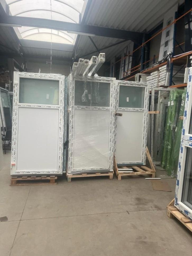 Voorraadafvoer van pvc-deuren,, Doe-het-zelf en Bouw, Glas en Ramen, Nieuw, Dubbelglas, Ophalen