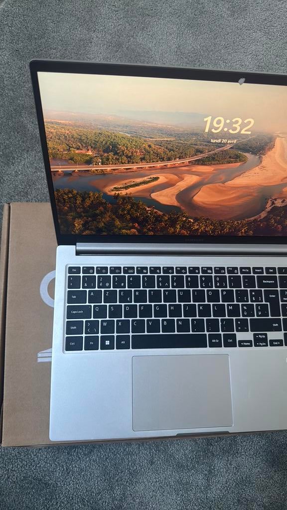 Samsung Galaxy Book 2 i5 – 8GB RAM – 256GB SSD, Autres modèles, 256 GB, 8 GB, Comme neuf
