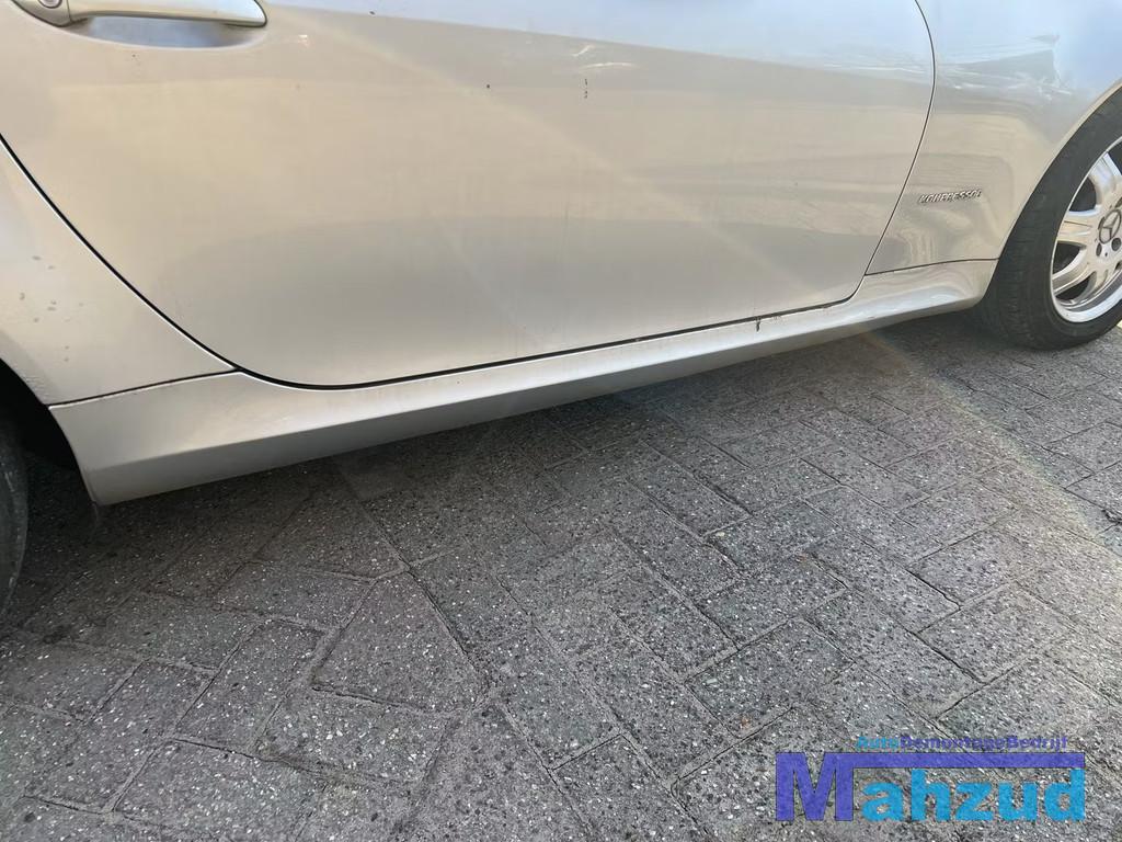 MERCEDE SLK R171 ZILVER 775 rechts zijskirt sideksirt 2004-2, Mercedes-Benz AG, Mercedes-Benz, Utilisé, Mercedesstrasse 120
70372  Stuttgart, DE