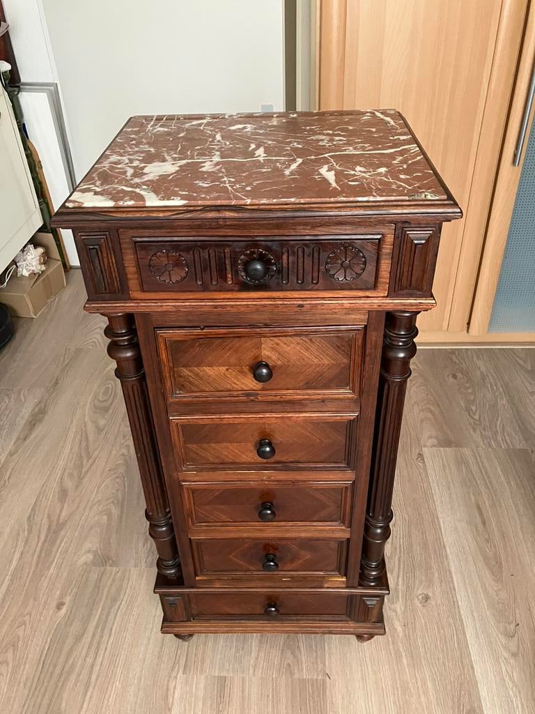 Antiek nachtkastje met marmerblad, Enlèvement