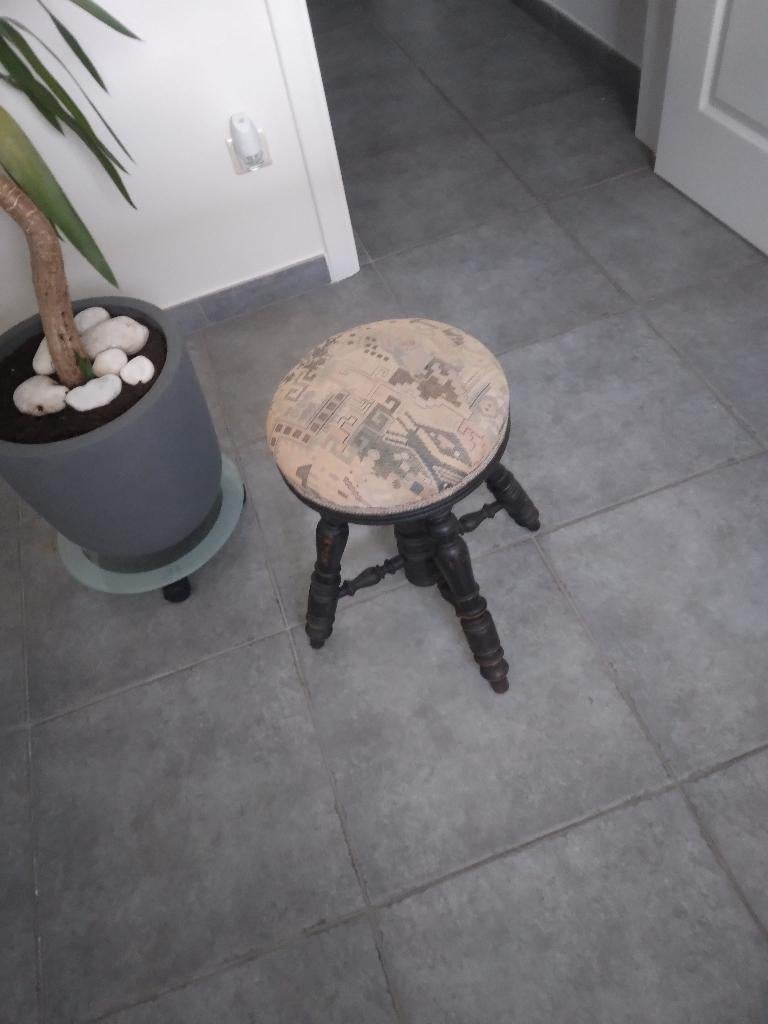 Superbe tabouret de piano ancien de couleur ébène, Musique & Instruments, Instruments | Accessoires, Utilisé, Piano, Enlèvement