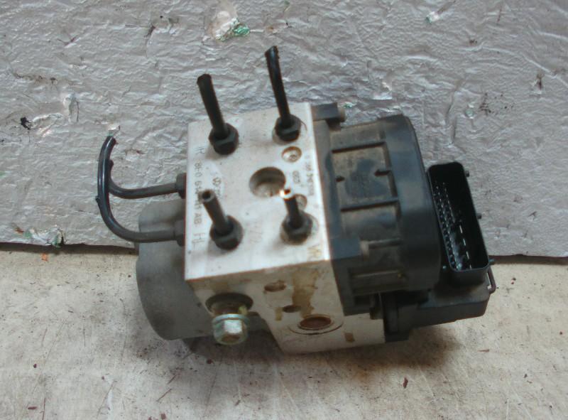 ABS POMP Volkswagen Passat (3B2) (8eo-614-111-ab), Gebruikt, Volkswagen