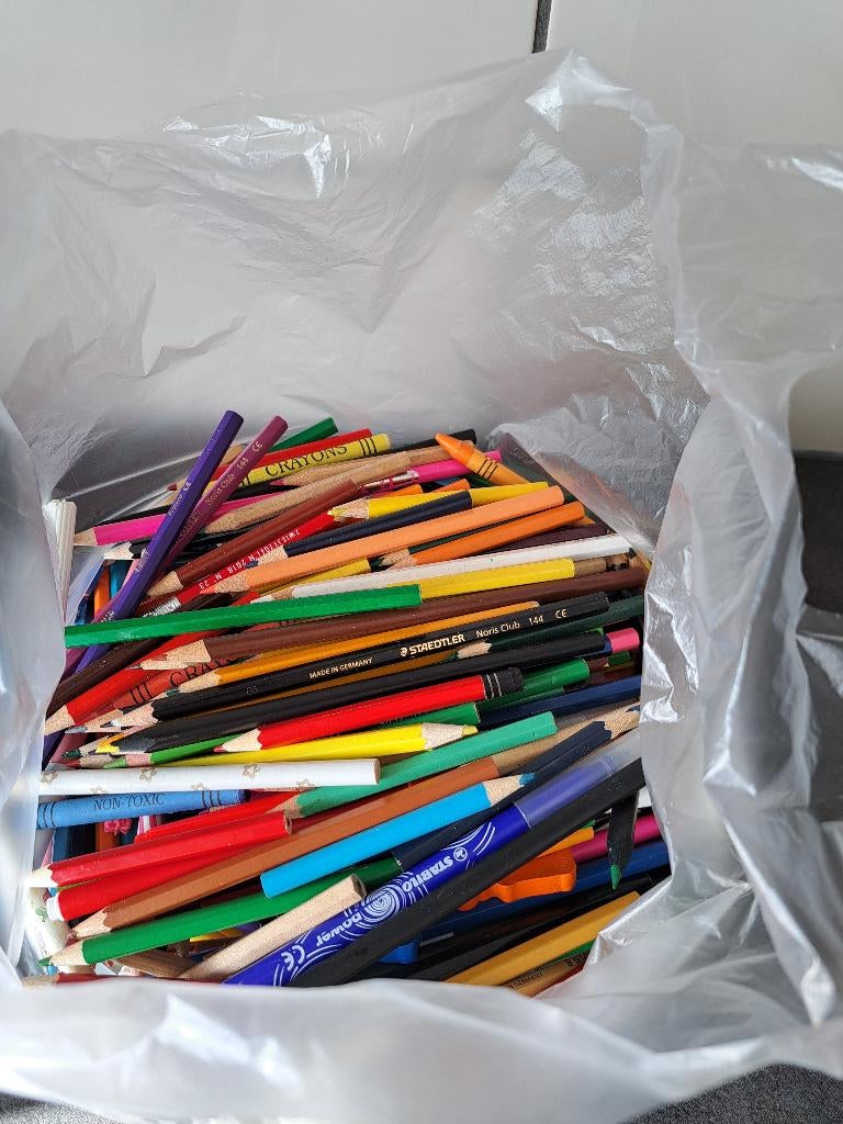 Marqueurs et crayons de couleur, Hobby & Loisirs créatifs, Dessin, Utilisé, Crayon ou Feutre, Enlèvement ou Envoi