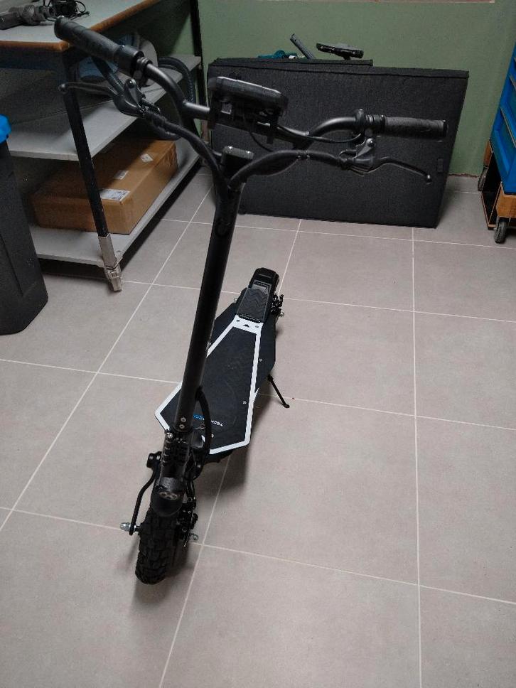 Technozom   Techno trex  zeer snelle en krachtige step, Fietsen en Brommers, Steps, Zo goed als nieuw, Elektrische step (E-scooter)