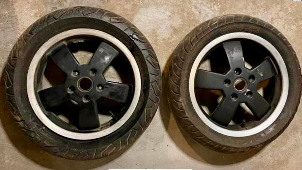 Paar zwarte Vespa GTS/GTV-velgen (125-250-300), Ophalen, Gebruikt