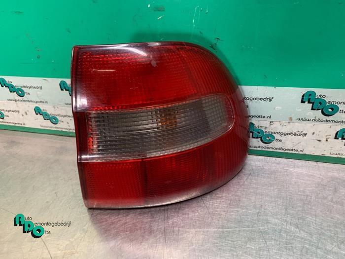 Achterlicht rechts van een Volvo V40, Auto-onderdelen, Verlichting, Volvo, Gebruikt, 3 maanden garantie, Ophalen of Verzenden