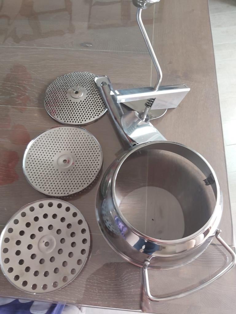 Nieuwe PASSE -VITE / PUREERZEEF., Ophalen