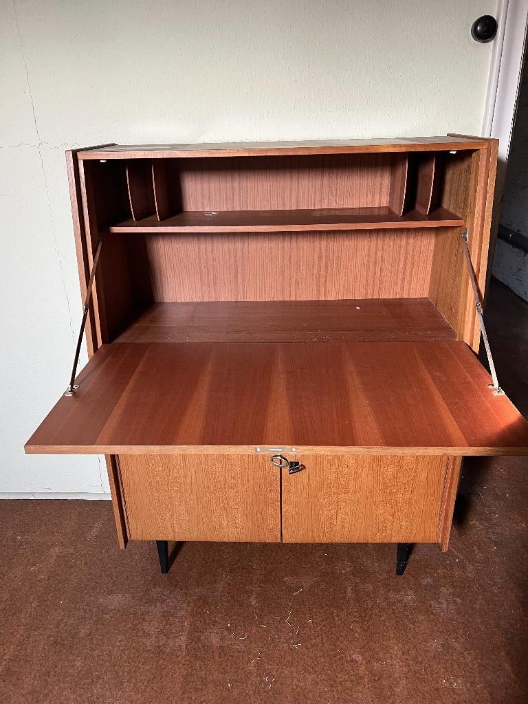 secretaire bureau, Enlèvement