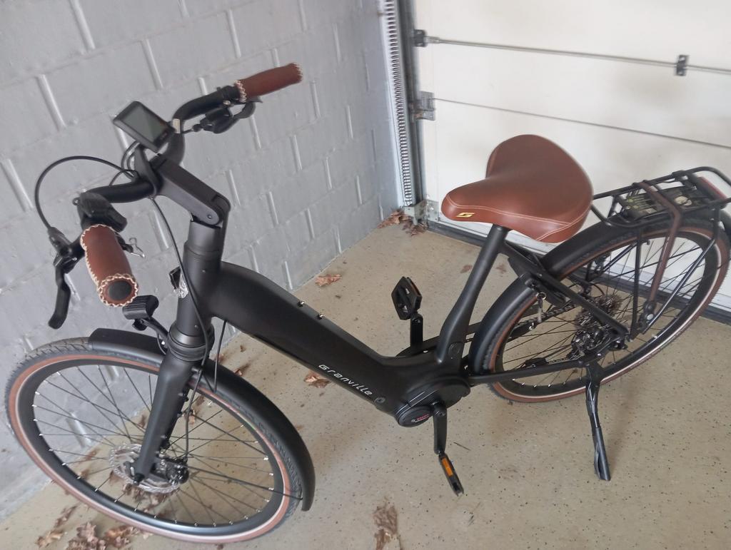 Elektrische damesfiets bosch performance 625 wh nieuw!!!, Ophalen, Zo goed als nieuw