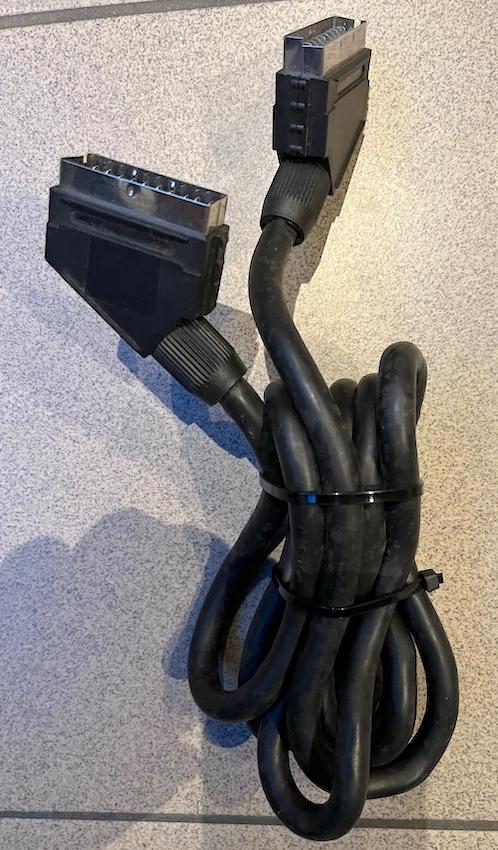 Câble Scart TV/vidéo, 2 mètres de long, TV, Hi-fi & Vidéo, Enlèvement ou Envoi, Comme neuf, 2 à 5 mètres, Câble péritel