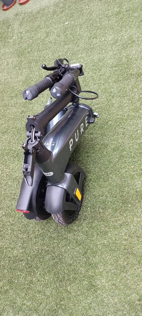 Trotinette électrique pure état neuf pliable valeur 1000e, Vélos & Vélomoteurs, Trottinettes, Enlèvement, Comme neuf, Pure