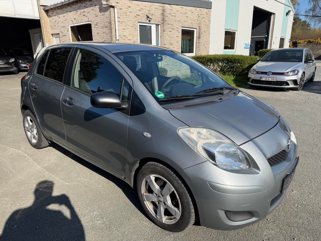 Toyota yaris 1.3 essence., Autos, Argent ou Gris, Achat, Entreprise, Boîte manuelle