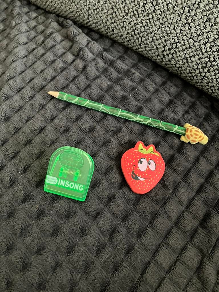 Schrikfset potlood, gom en grote clip, Diversen, Schrijfwaren, Ophalen of Verzenden, Gebruikt